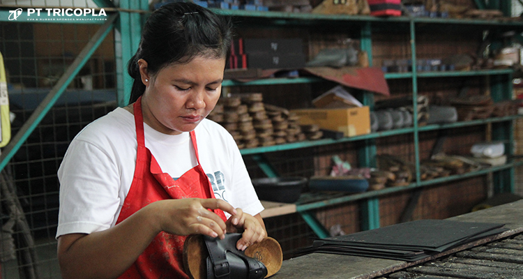 PT Tricopla Melayani Pembuatan Sandal Premium Sesuai Kebutuhan Konsumen