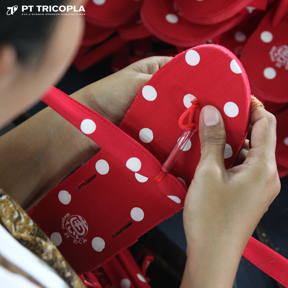 proses produksi sandal