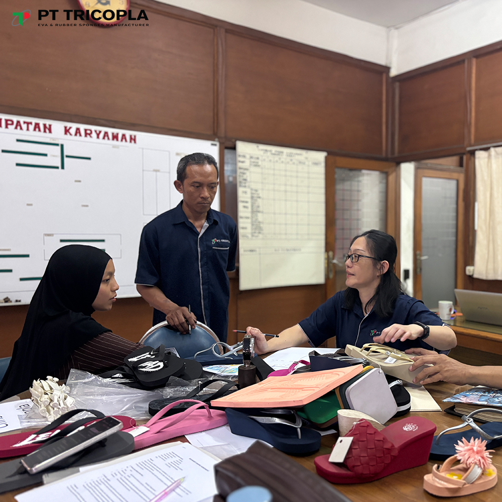 sampling sandal sebelum produksi massal